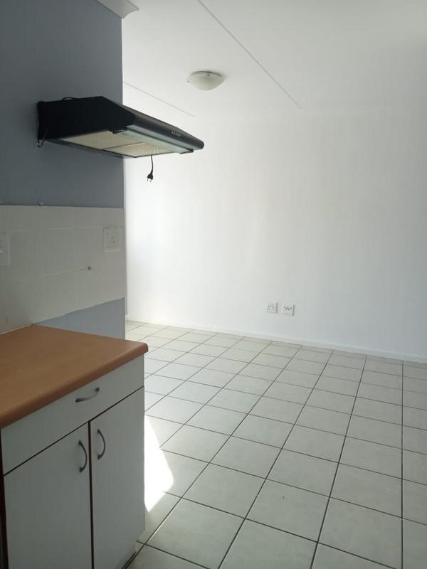 To Let 2 Bedroom Property for Rent in Maitland Western Cape